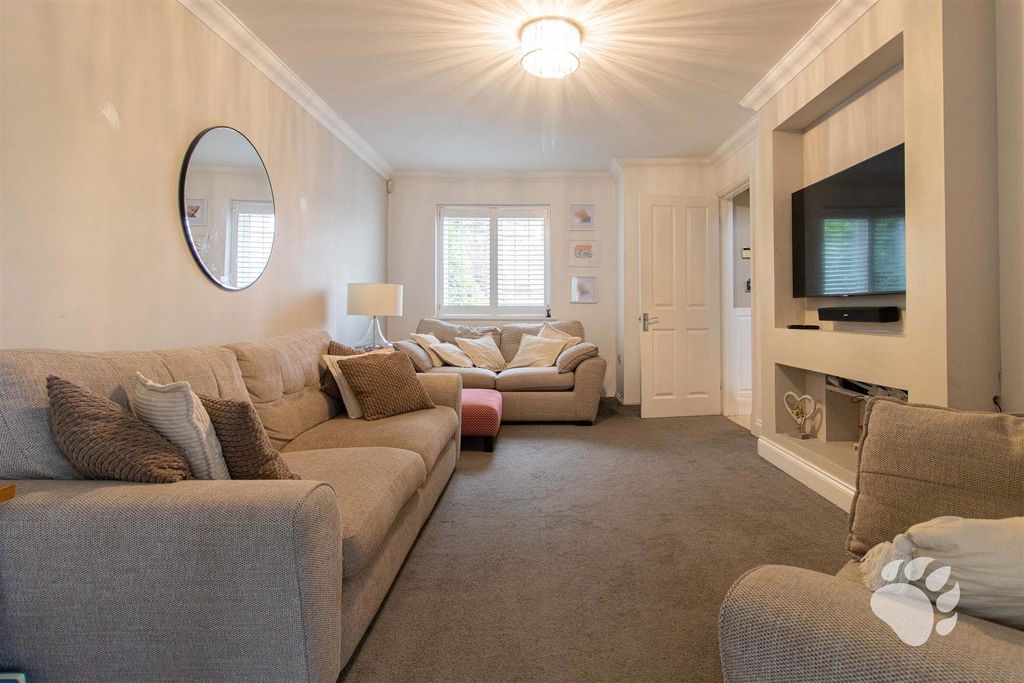 Property photo 2 of 30 Lounge