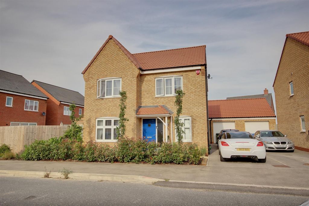 Property photo 1 of 26 Walker Close (21).Jpg
