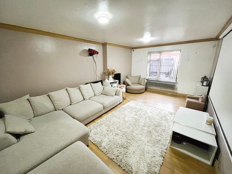 Property photo 2 of 12 Lounge