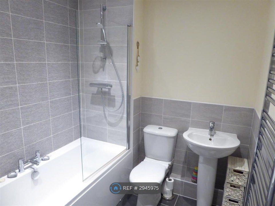 Property photo 1 of 10 Main Bathroom