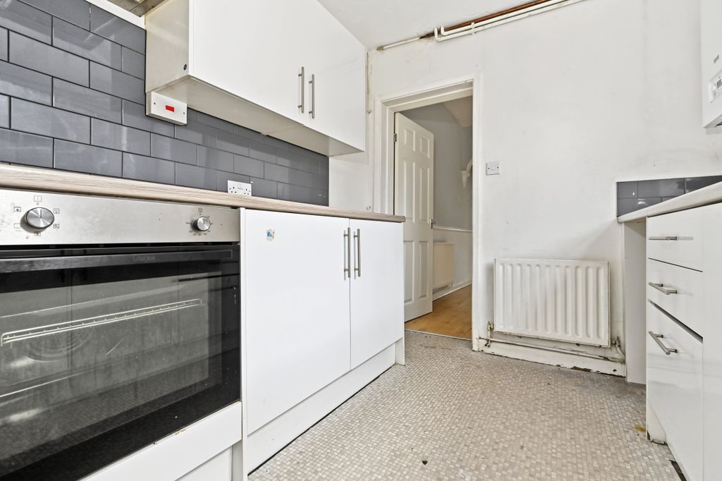 Property photo 3 of 15 Kitchen