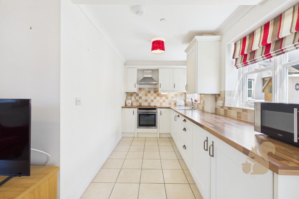 Property photo 3 of 12 Kitchen