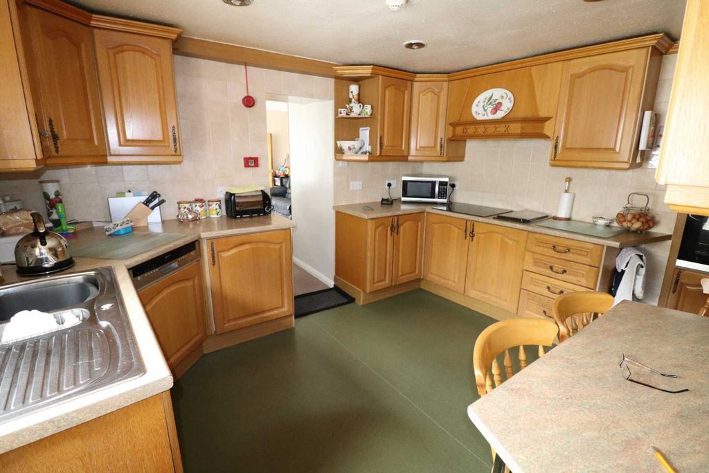 Property photo 3 of 15