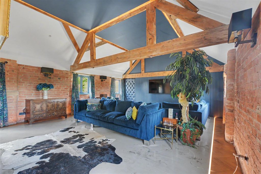 Property photo 3 of 29 Sitting Room