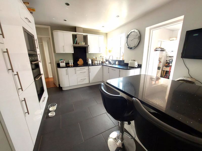 Property photo 3 of 12 Photo 21