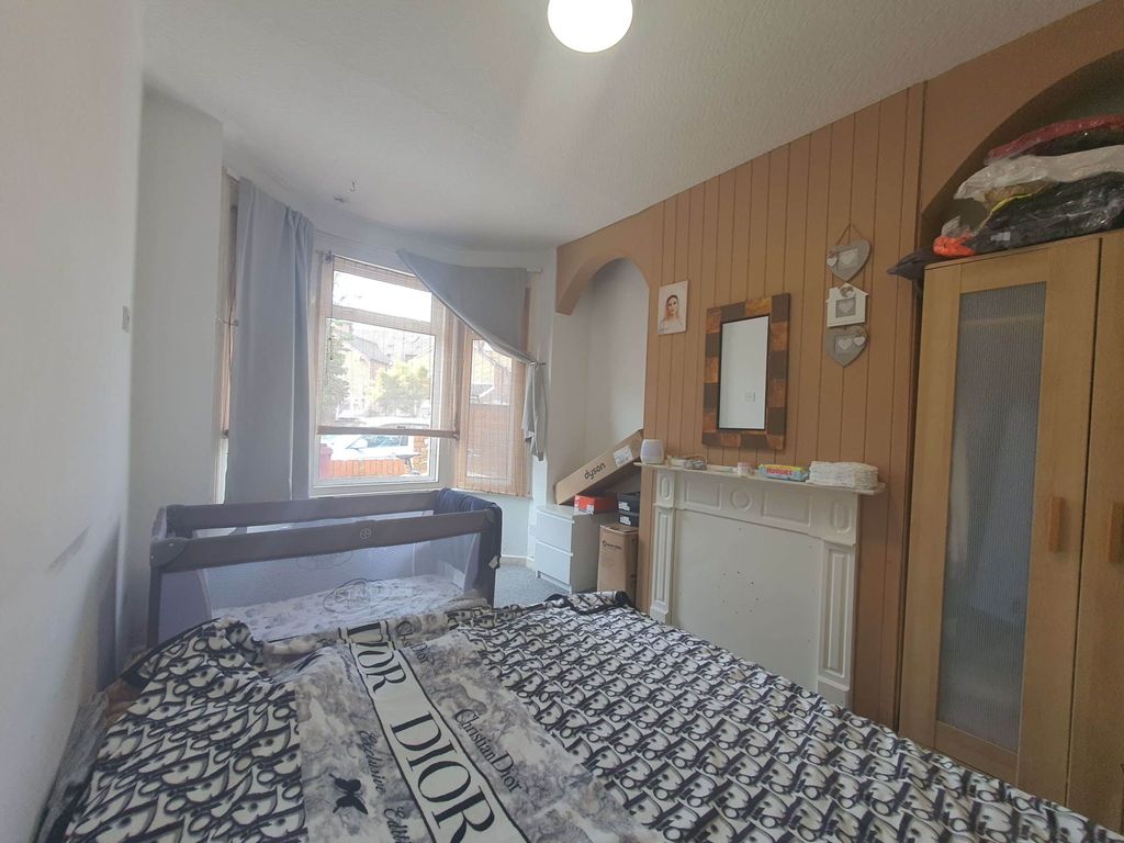 Property photo 3 of 5