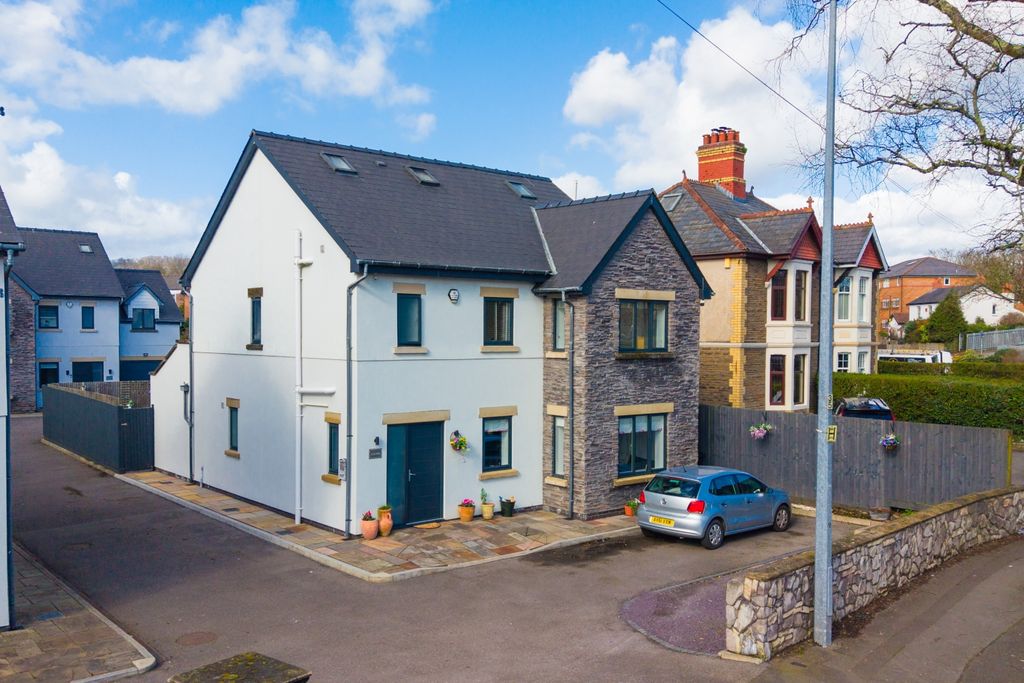 Property photo 1 of 60 Award-Winning Media Team On Every Listing_2