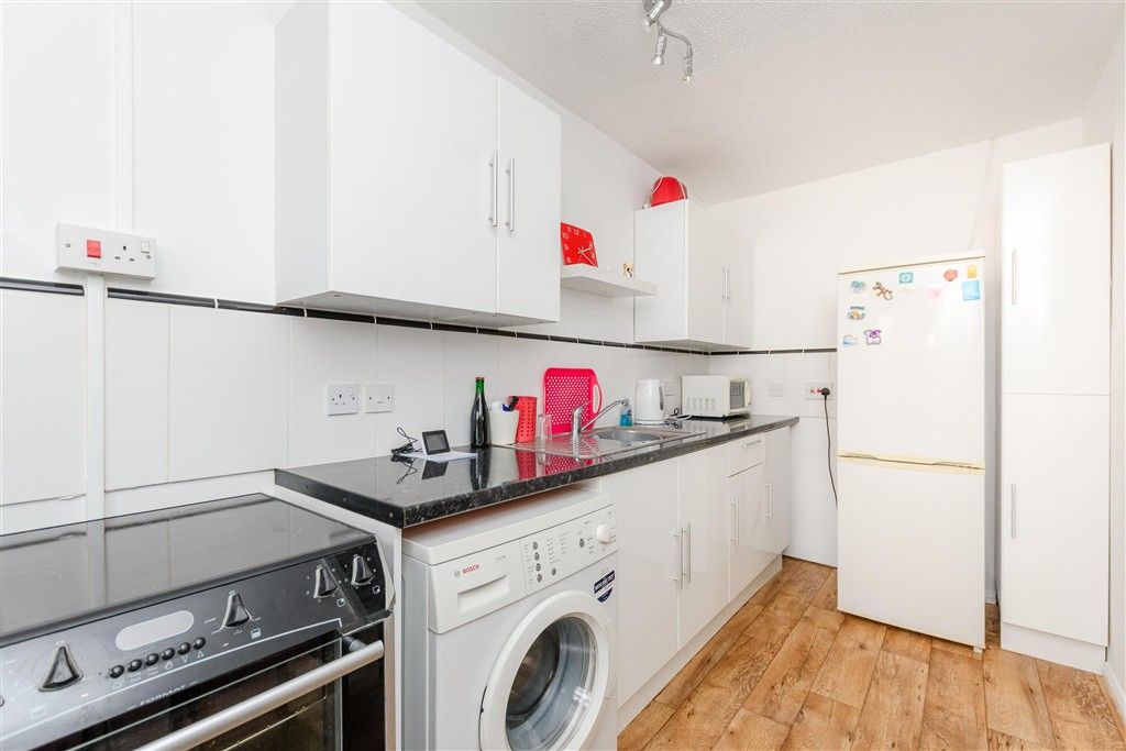 Property photo 3 of 7 Kitchen