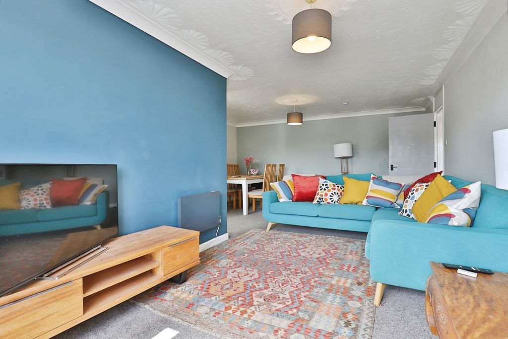 Property photo 3 of 15 Living Room