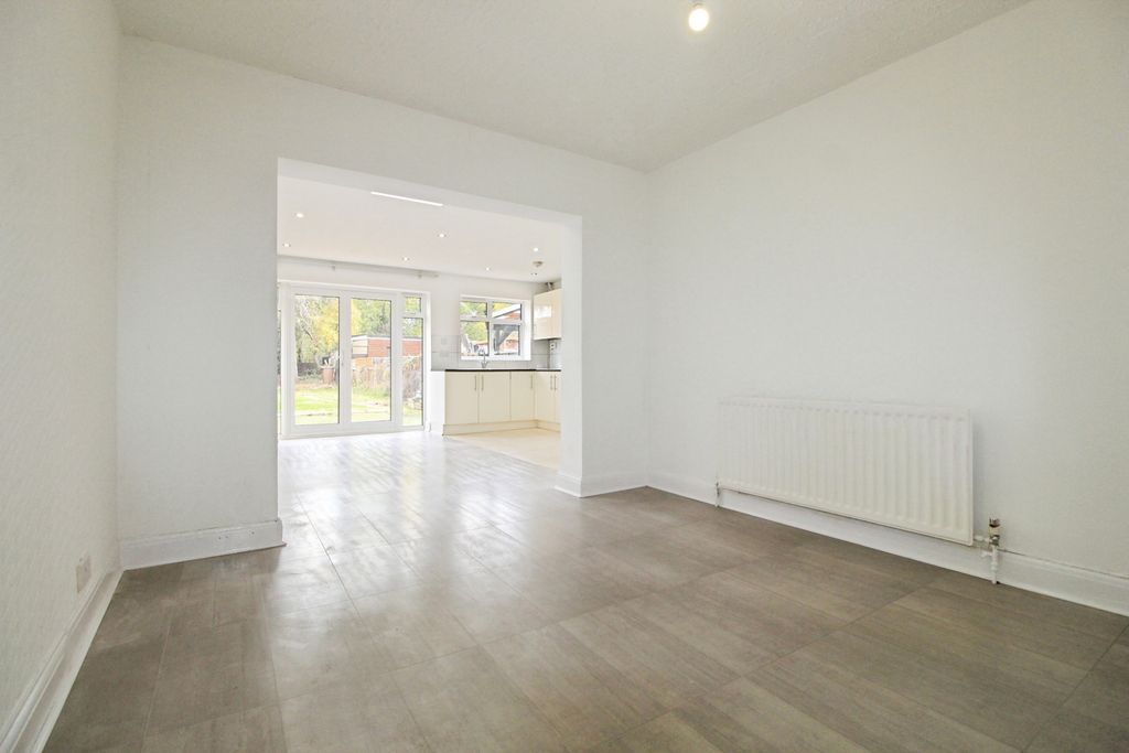 Property photo 3 of 25 Gallery