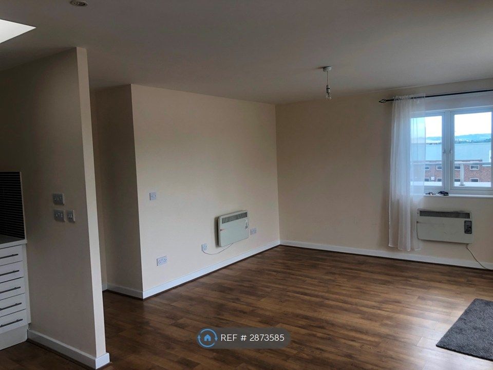 Property photo 3 of 27 Living Room