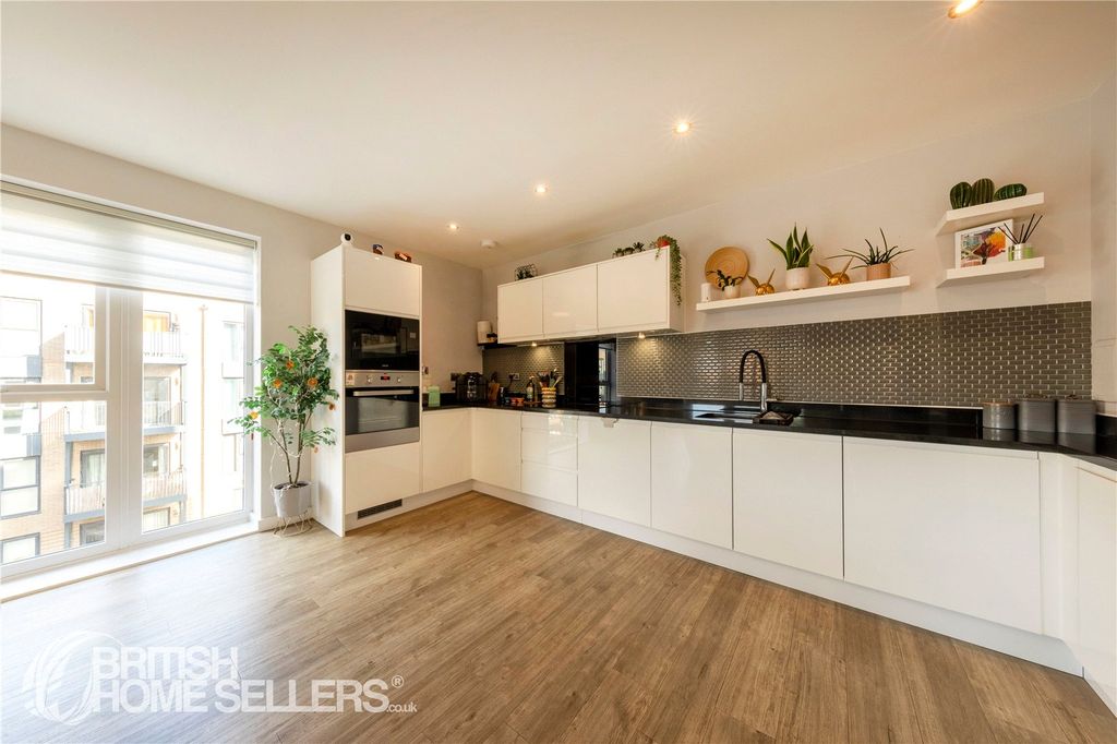 Property photo 2 of 18 Picture No. 04