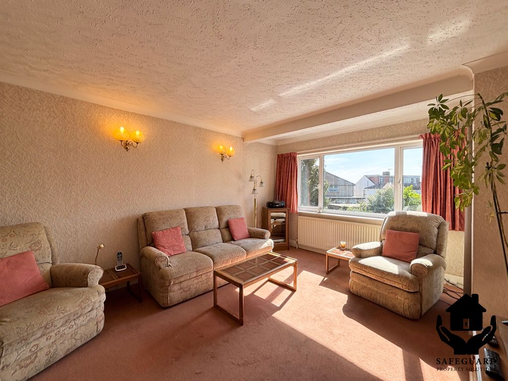 Property photo 3 of 10 Living Room