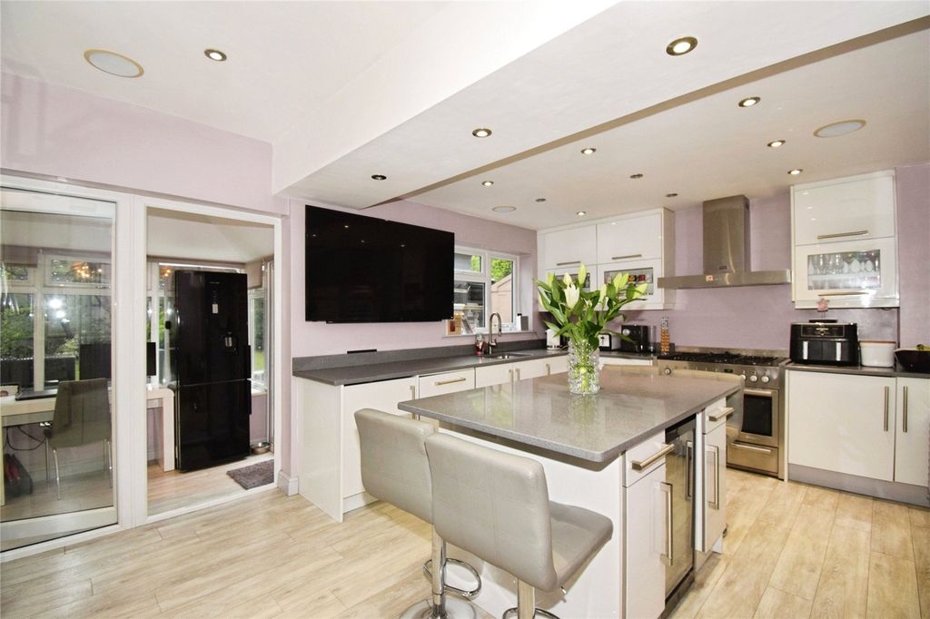 Property photo 3 of 26 Picture No. 12