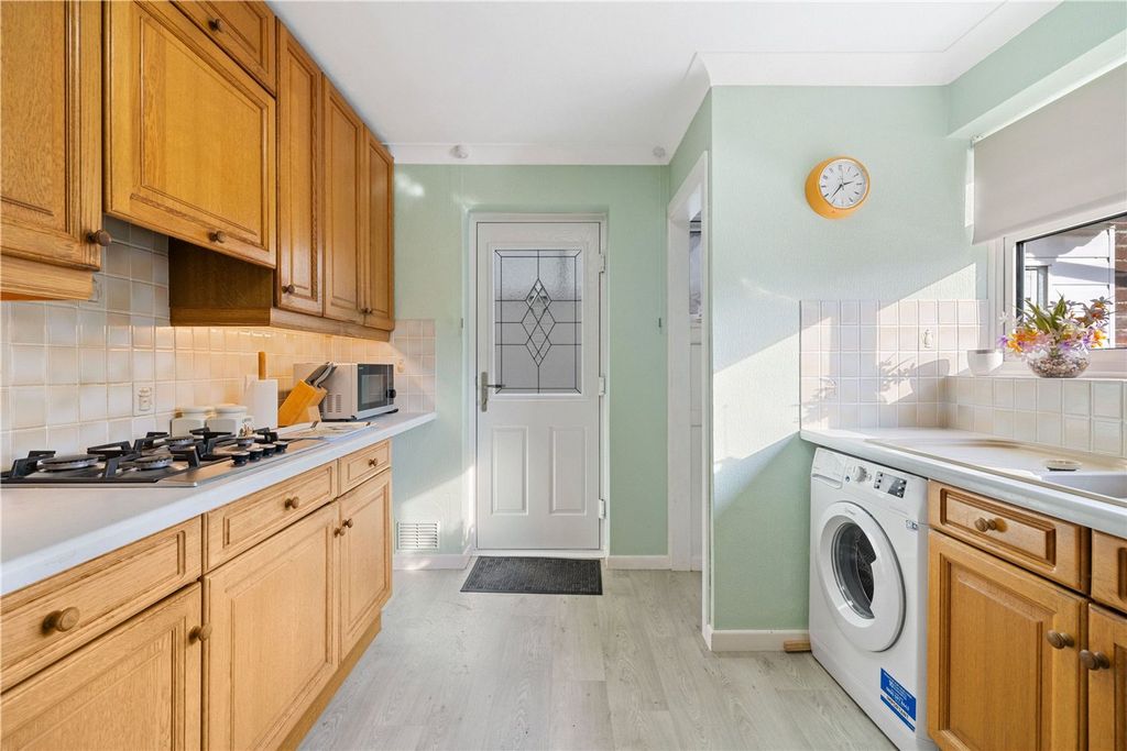 Property photo 3 of 11 Kitchen