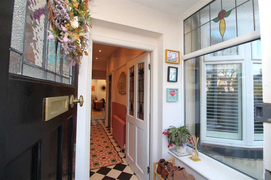 Property photo 2 of 22 Entrance Porch