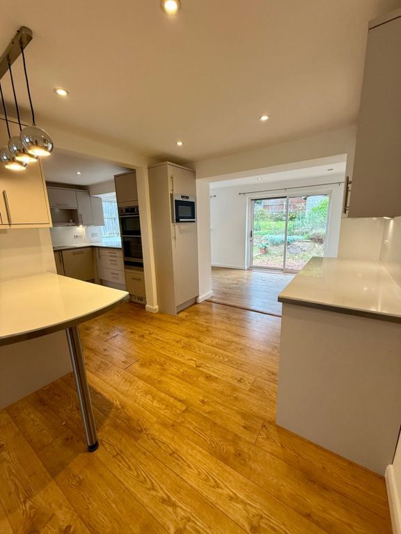 Property photo 3 of 12 E9466A2E-c2d9-4Bef-8043-3d54A4Eeba0A