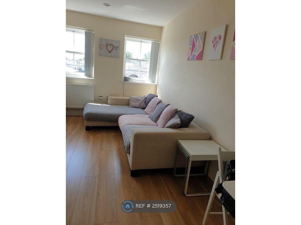 Property photo 1 of 13 Lounge