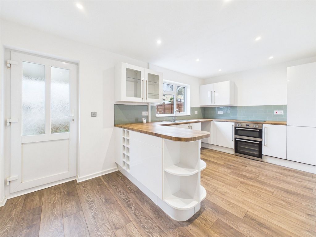 Property photo 2 of 19 Picture No. 16