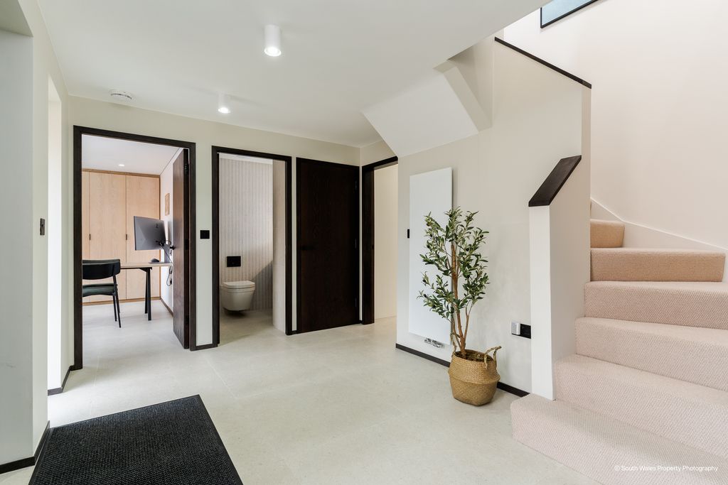 Property photo 3 of 28