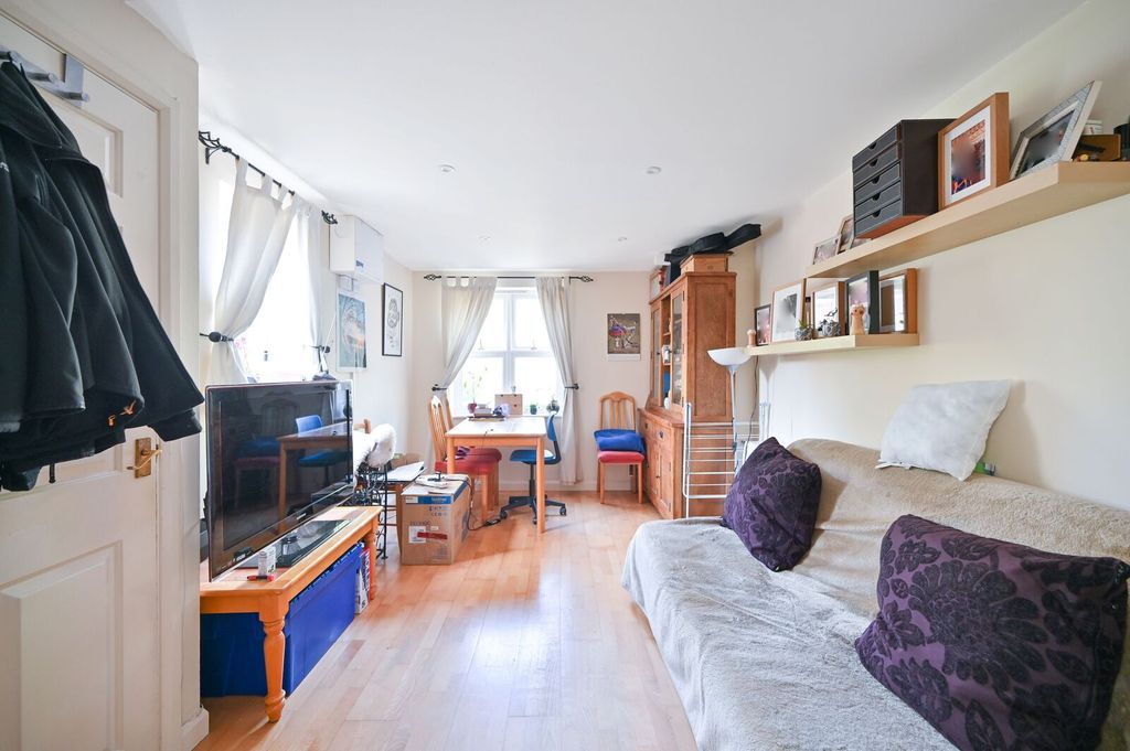 Property photo 2 of 9
