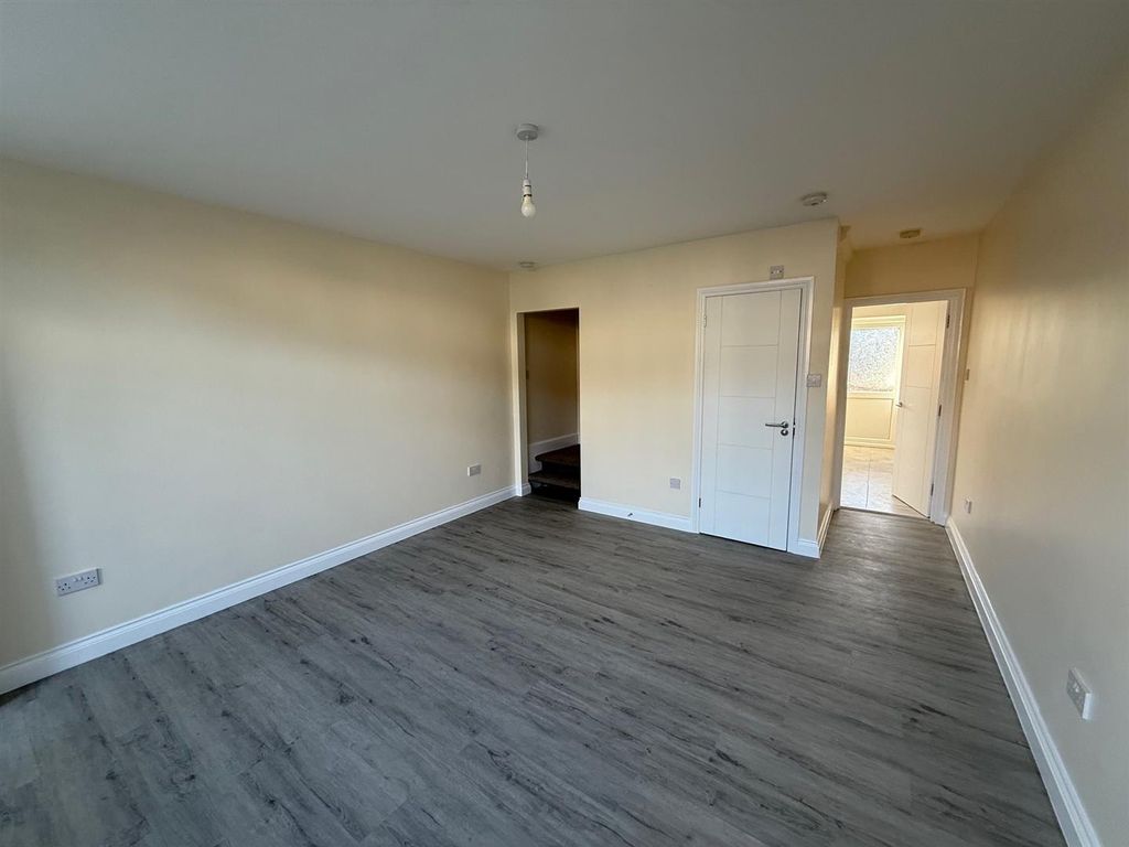 Property photo 2 of 9 8.Jpg