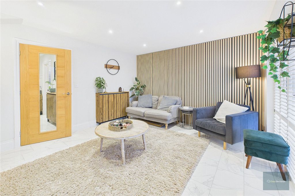 Property photo 2 of 15 Picture No. 17