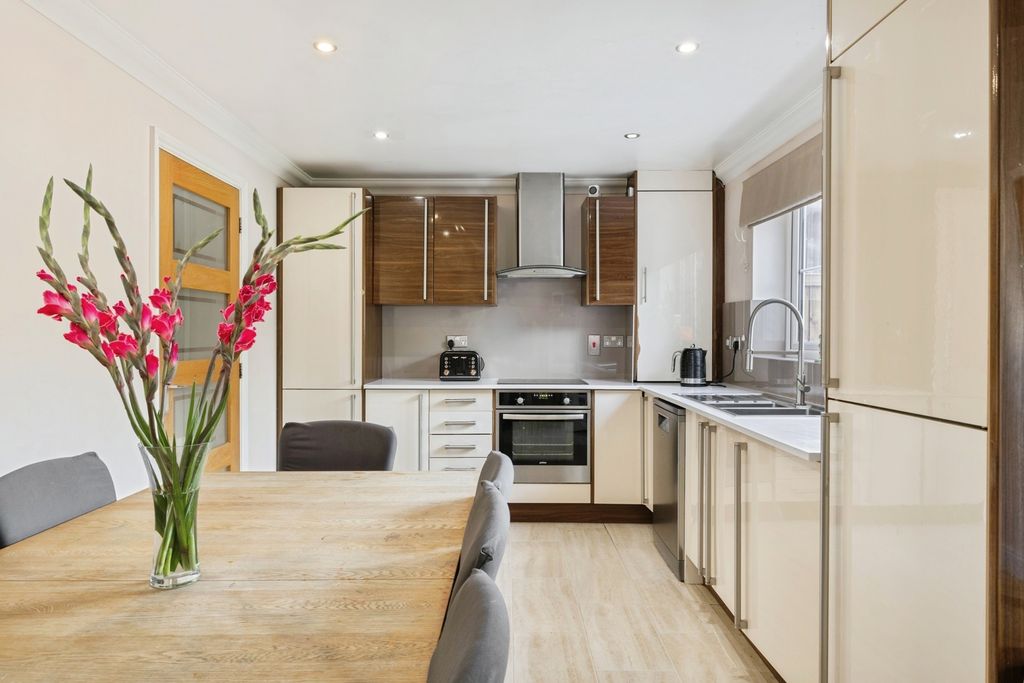 Property photo 3 of 24 Pbox-Img.Jpg