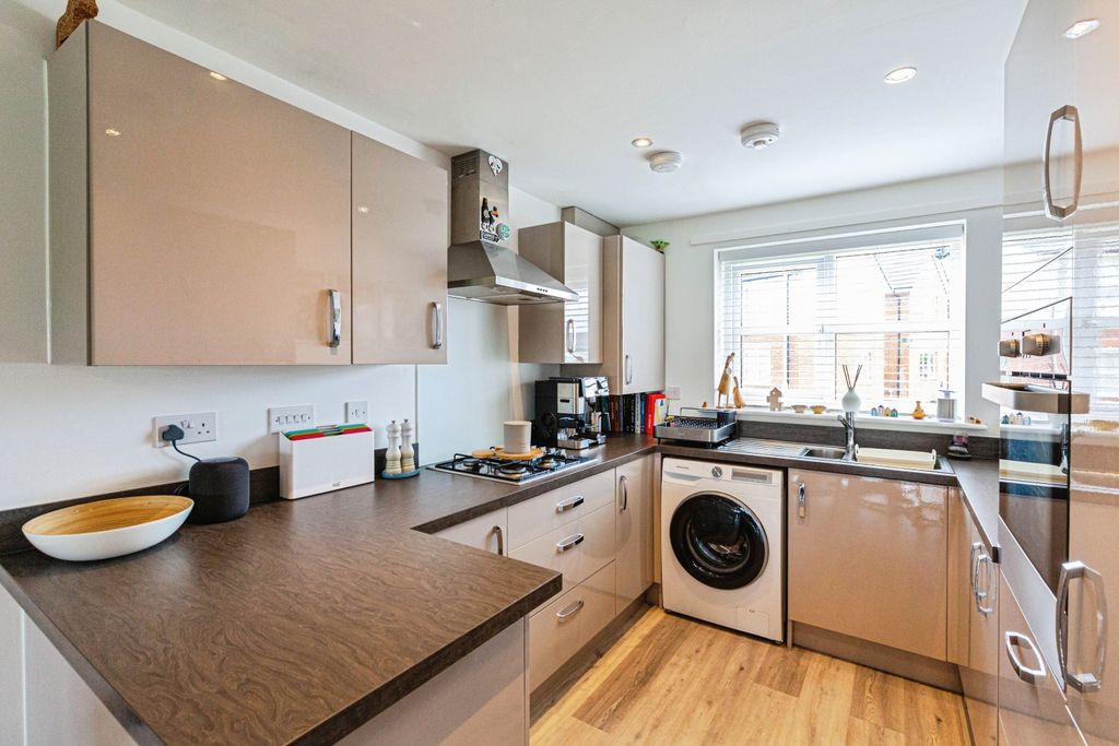 Property photo 1 of 20 Kitchen Area