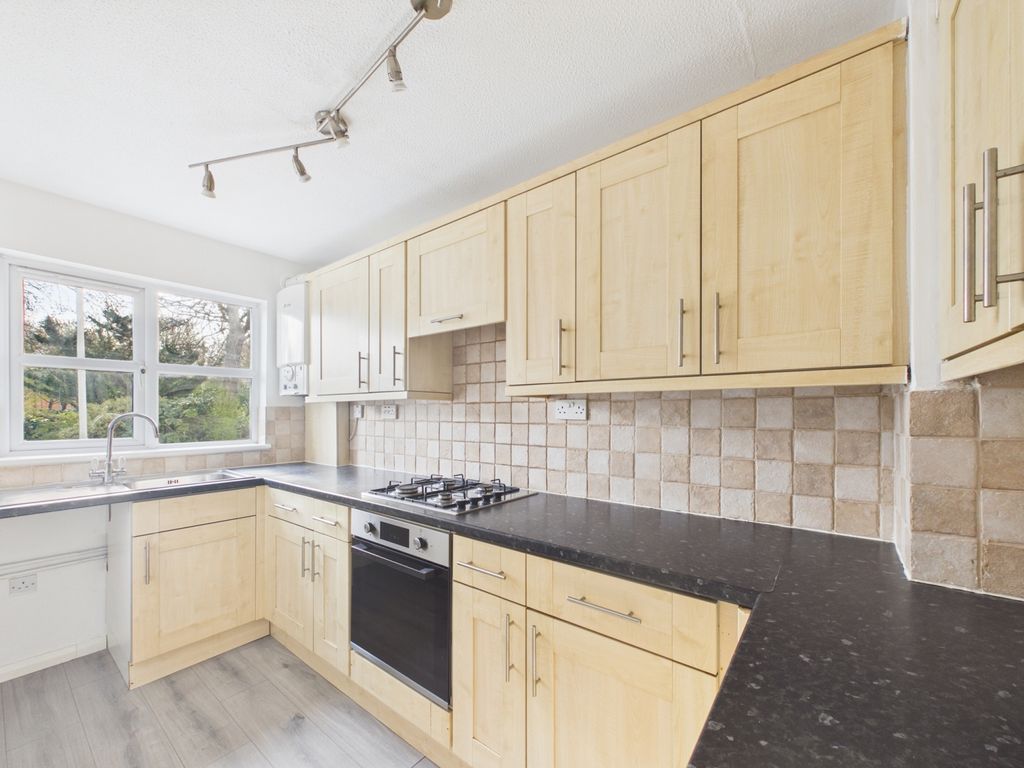 Property photo 3 of 8 Kitchen