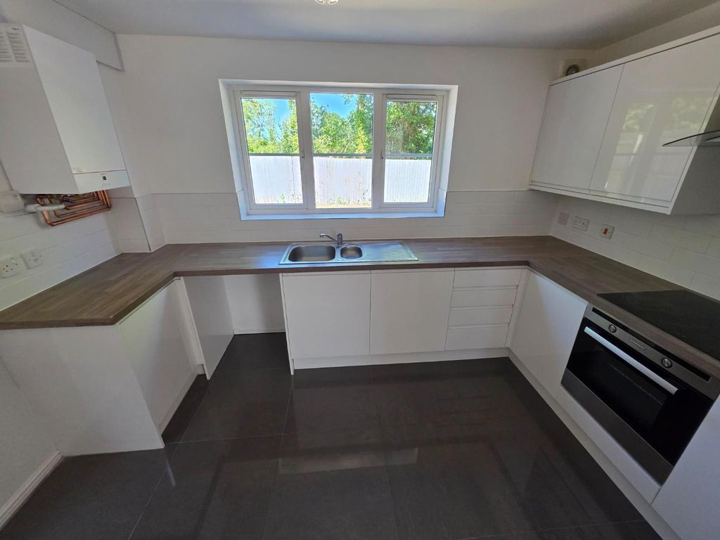 Property photo 2 of 14 Kitchen