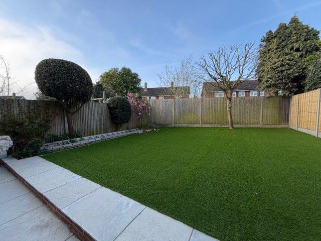 Property photo 2 of 8 Garden