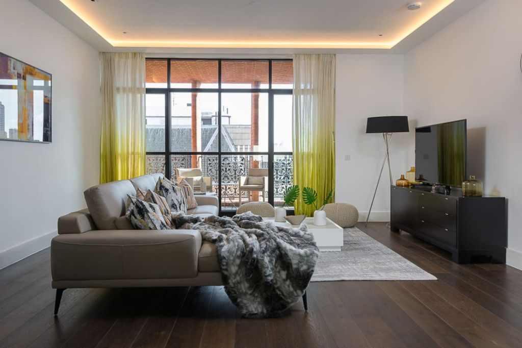 Property photo 1 of 32 Living Room