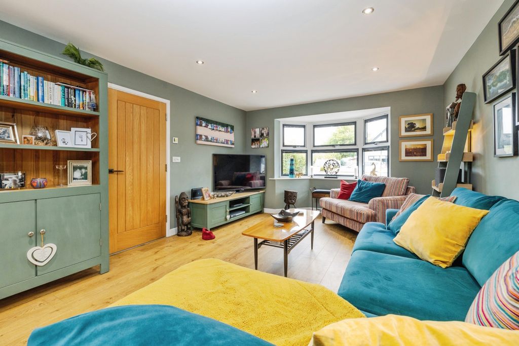 Property photo 3 of 17