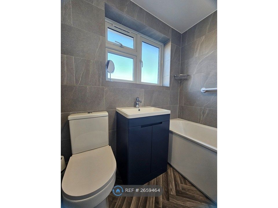 Property photo 2 of 9 Bathroom