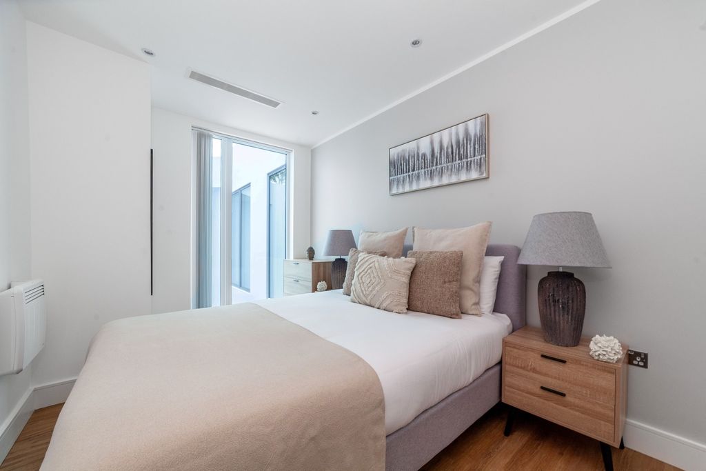 Property photo 3 of 26 Bedroom