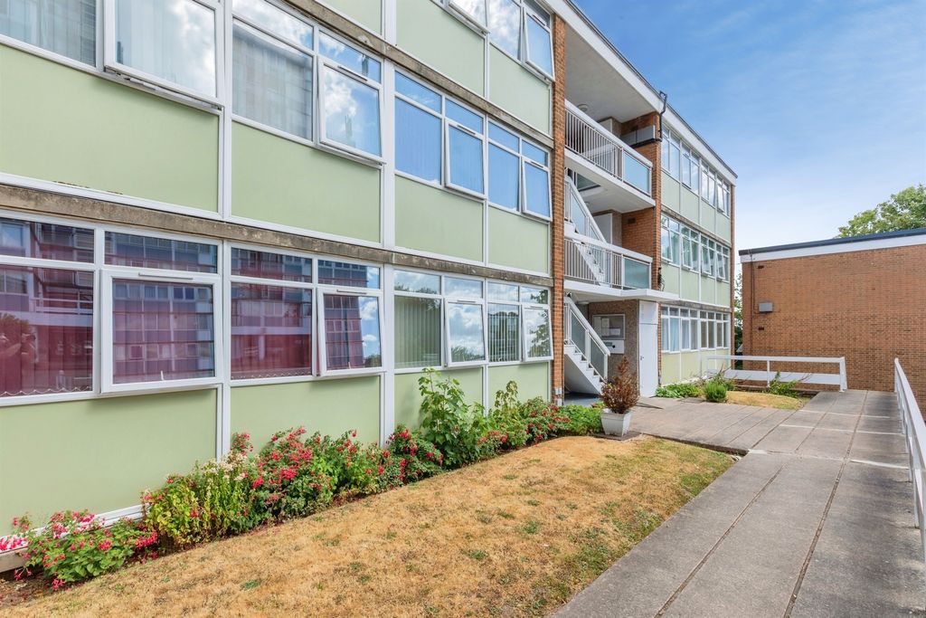 Property photo 1 of 8