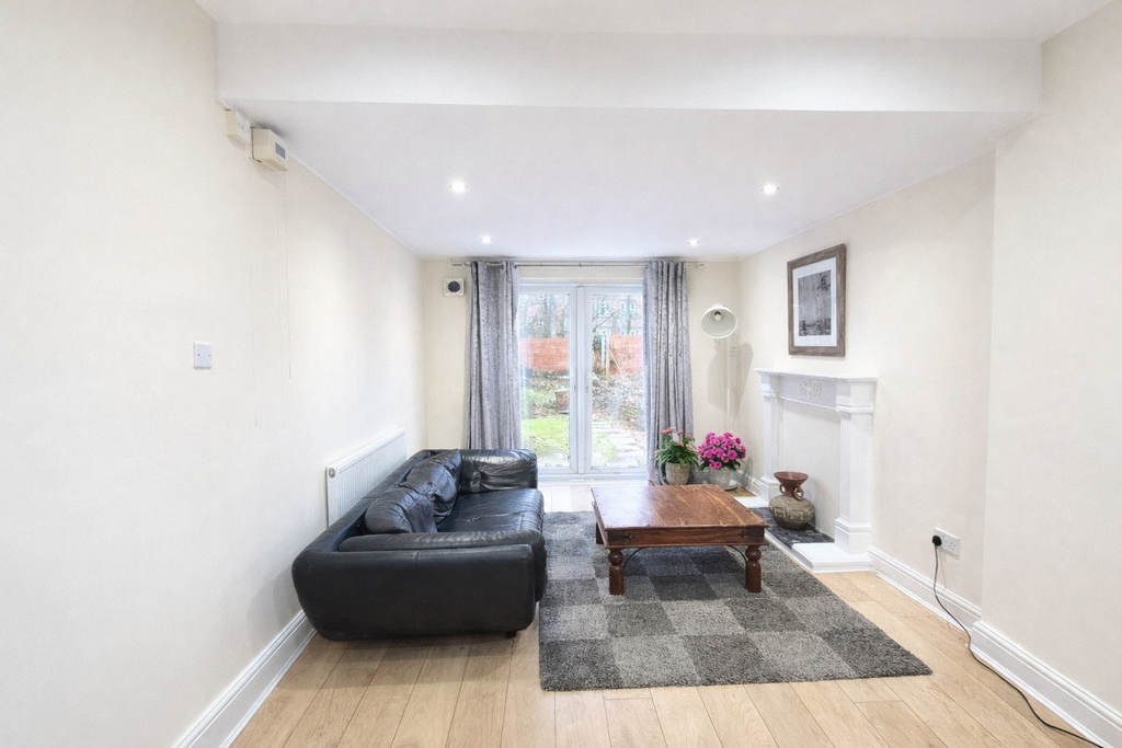 Property photo 3 of 6 Photo 4