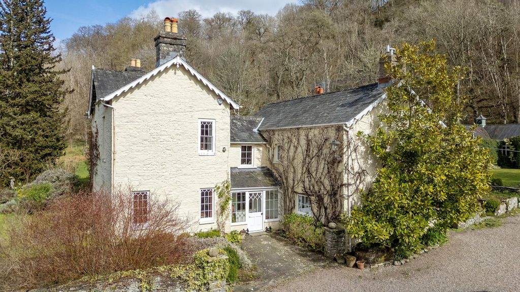 Property photo 2 of 33 Image