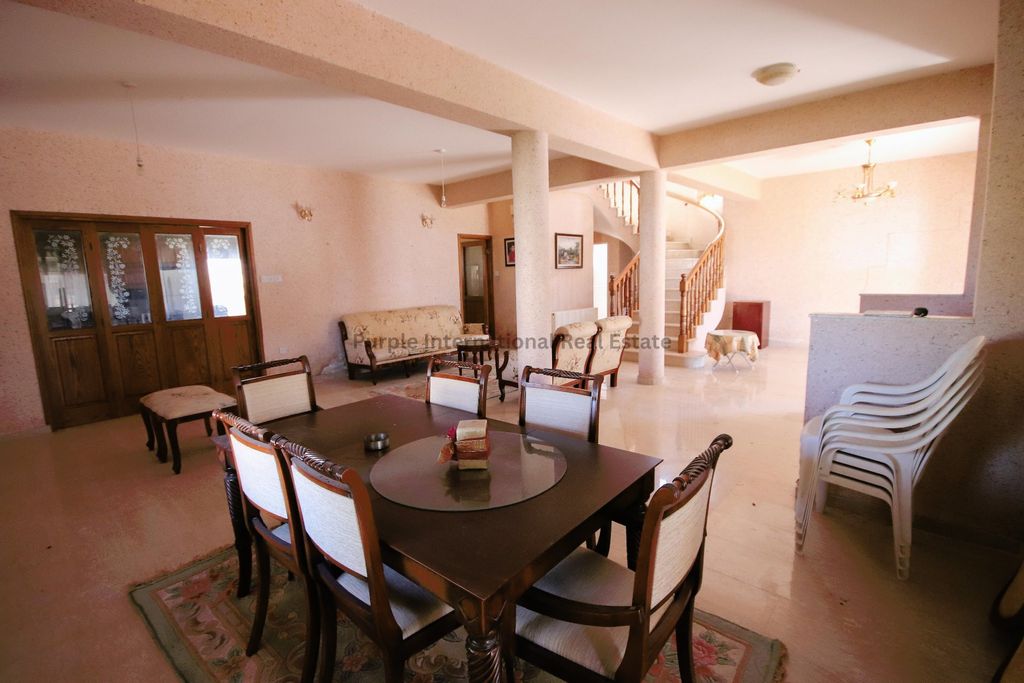 Property photo 3 of 27