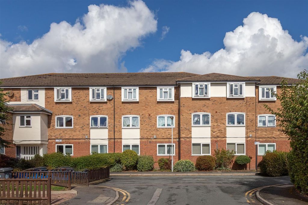 Property photo 1 of 13 Lime Court, E11
