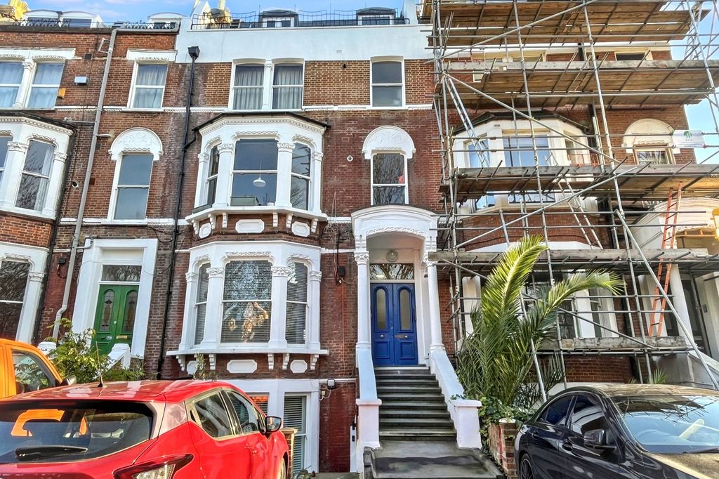 Property photo 1 of 14 Third Floor Flat, 81 Brixton Hill, London Sw2 1Je