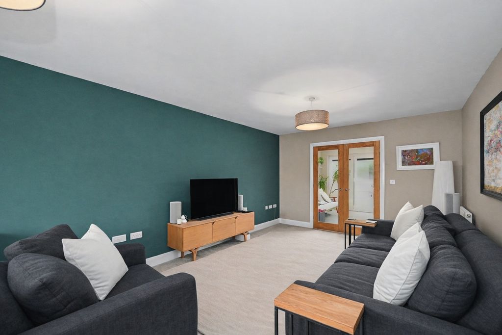 Property photo 3 of 25