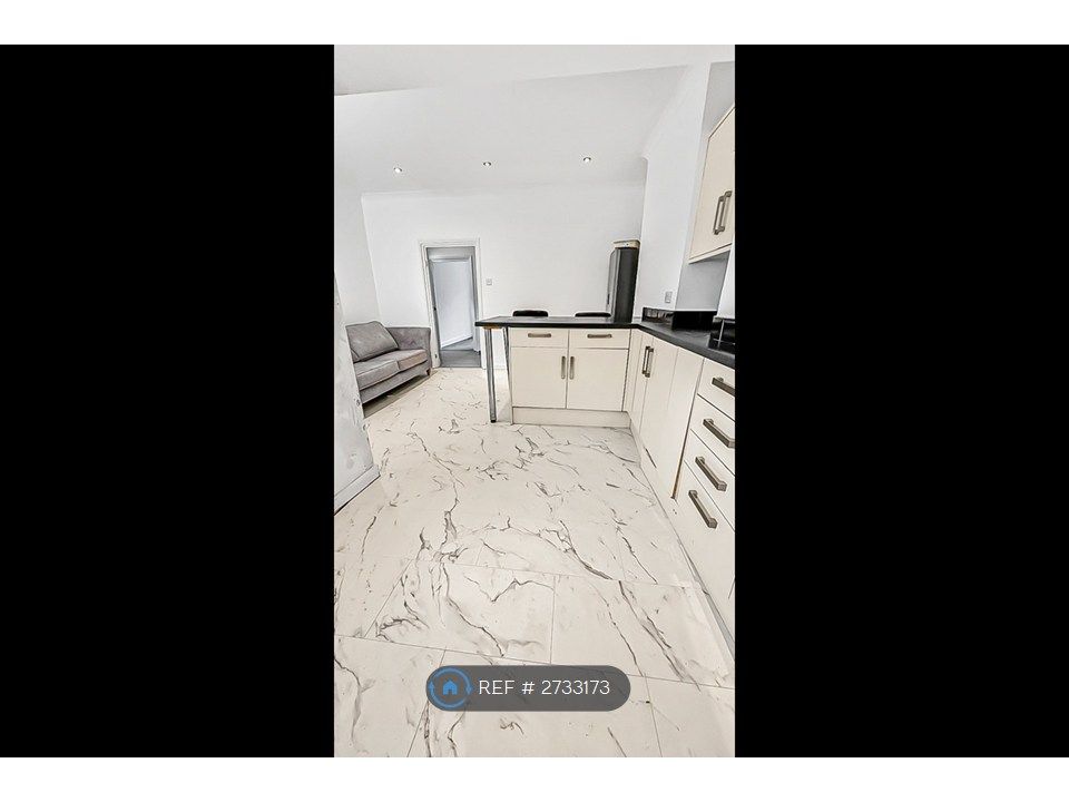 Property photo 2 of 14 Kitchen