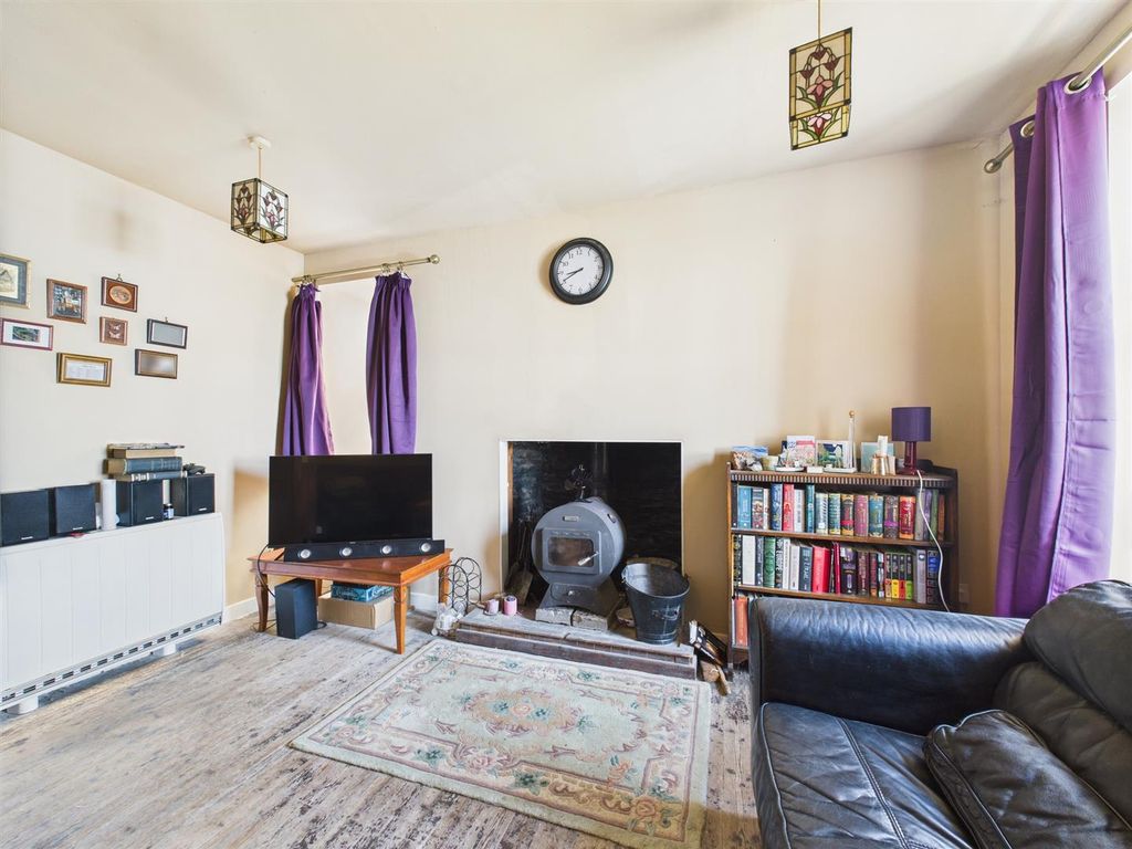Property photo 3 of 25