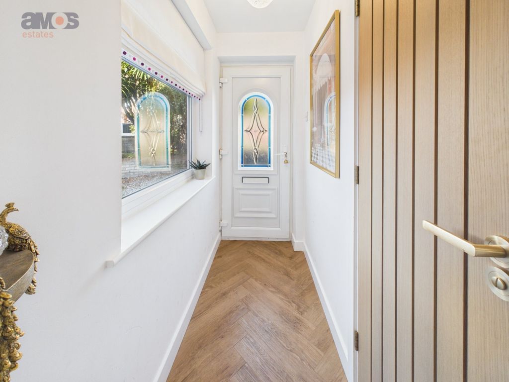 Property photo 3 of 26 5528384
