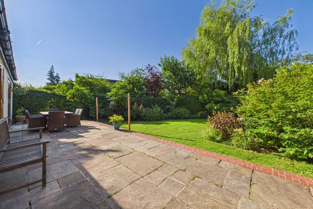 Property photo 2 of 32 Garden