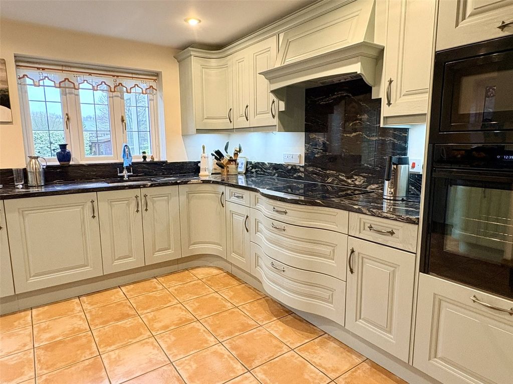 Property photo 3 of 12 Picture 3