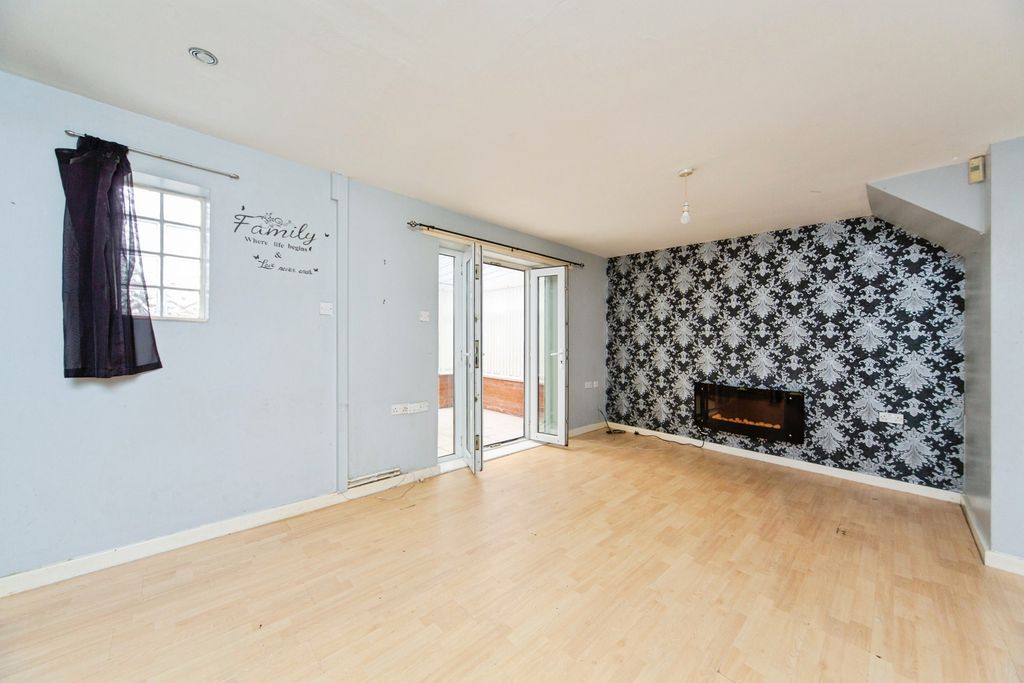 Property photo 3 of 18 Pbox-Img.Jpg
