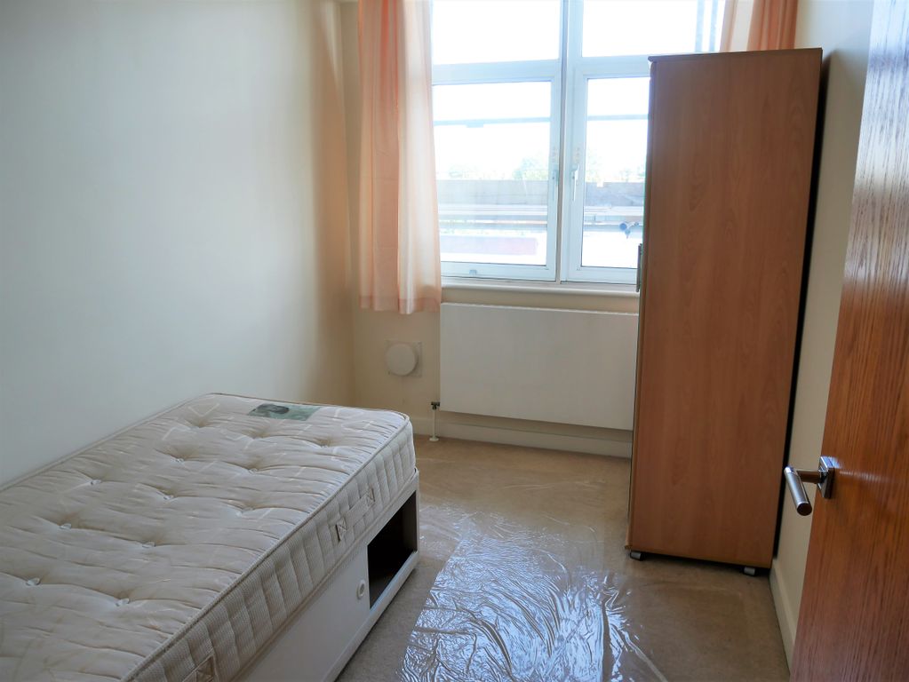 Property photo 1 of 2